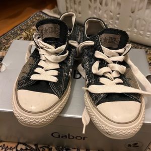 Women’s Converse Size 8